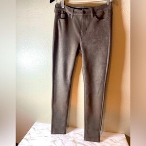 Liverpool Los Angeles Women’s Abby Ankle, Mushroom Color.NWT Size 4/27 Pants.